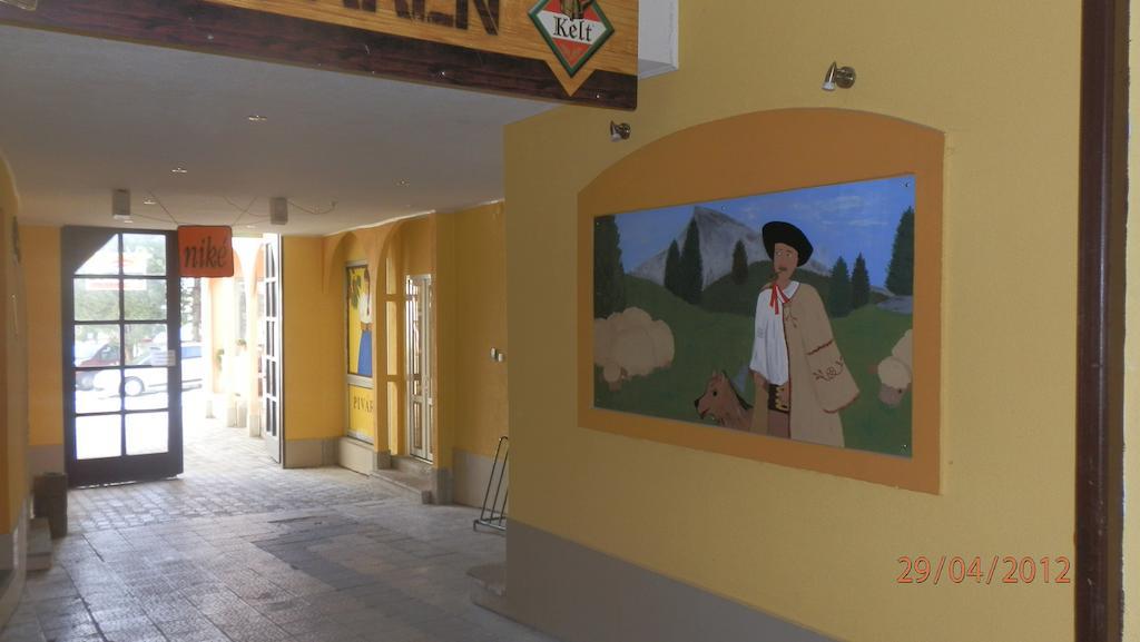Penzión Marína pri Slovenskej reštaurácii Brezno Camera foto