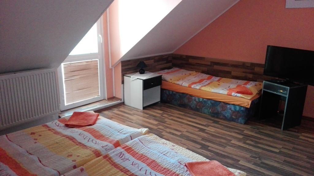 Penzión Marína pri Slovenskej reštaurácii Brezno Esterno foto