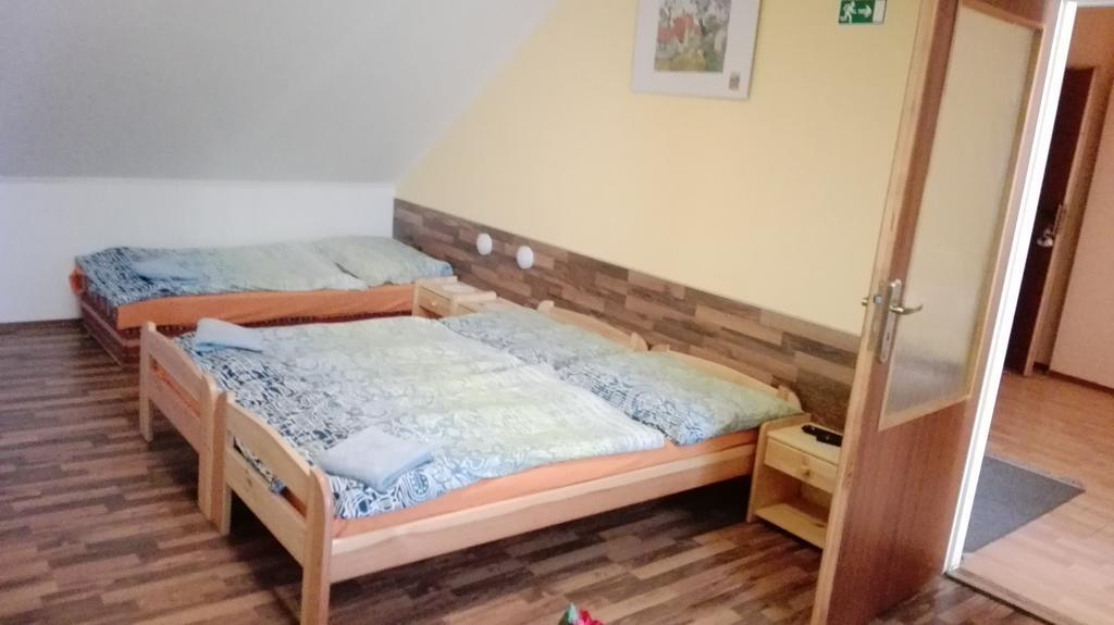Penzión Marína pri Slovenskej reštaurácii Brezno Esterno foto
